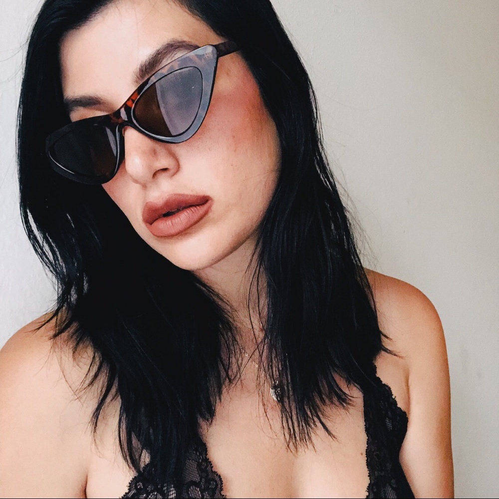 Tortoiseshell Triangle Sunnies 😎 - Picture 4 of 4